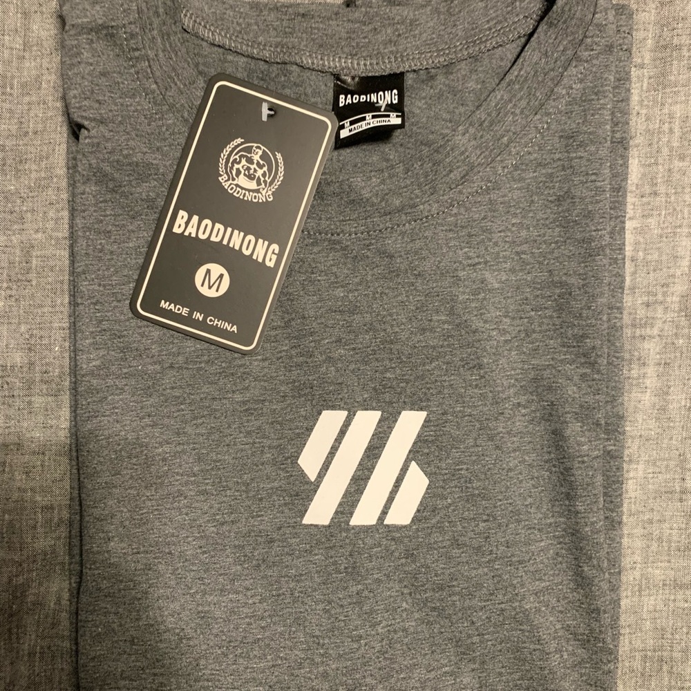 Men’s Size Medium Gym Baodinong Shirt